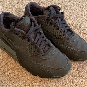 Black Nike air Max’s